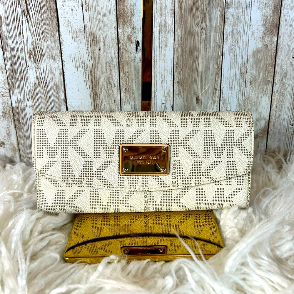 Michael Kors Slim Fast Wallet, Signature NWT